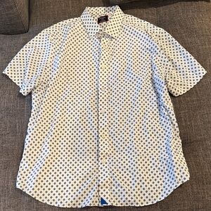UNTUCKit White Short-Sleeve Shirt with Blue Print